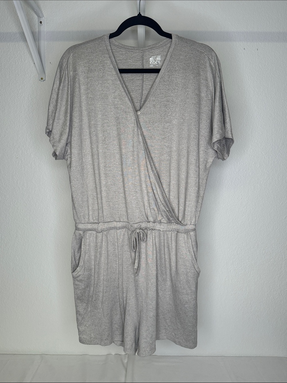 32 Degrees Cool  Light Gray Wrap Romper with Drawstring Waist Size Large
